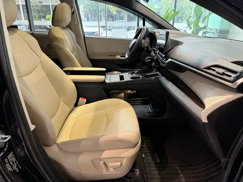 Toyota Granvia — фото 4