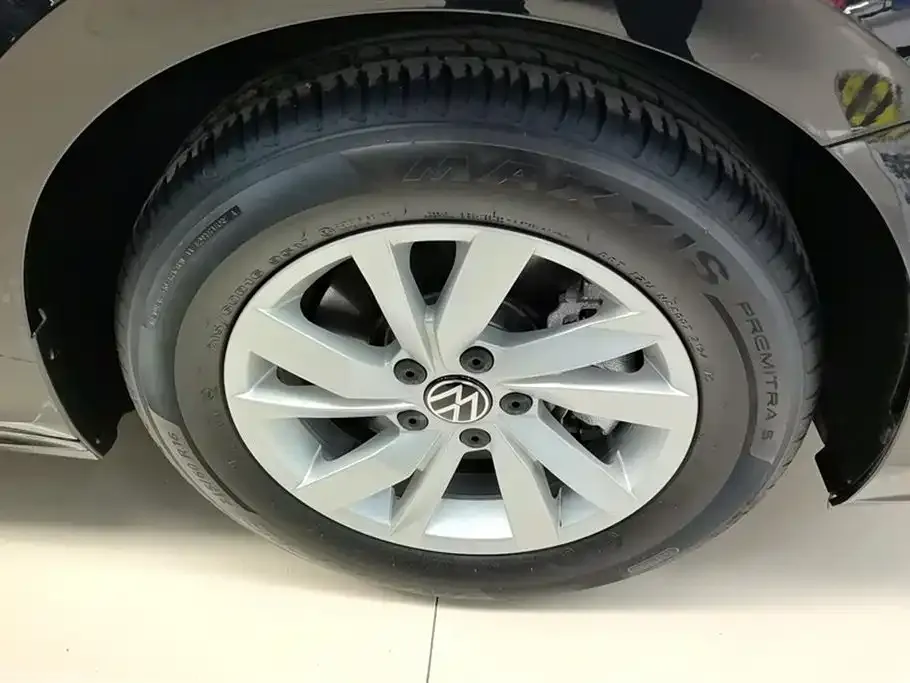 Volkswagen Passat — фото 5
