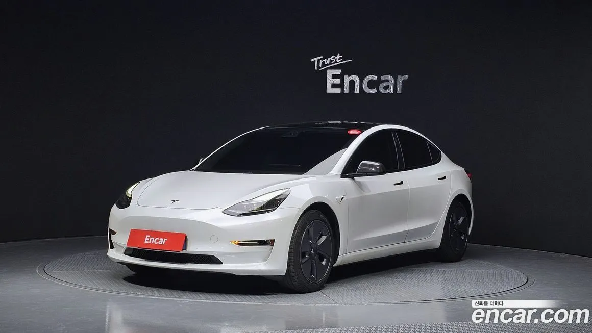Tesla Model 3 — фото 1