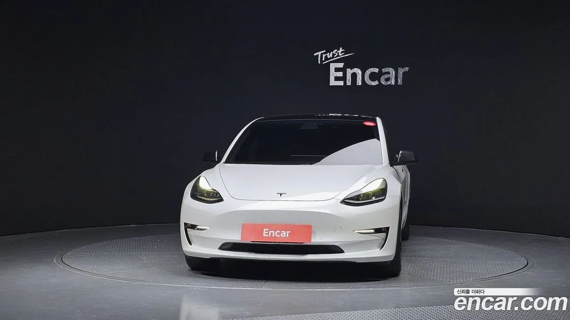 Tesla Model 3 — фото 3