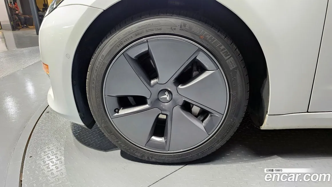 Tesla Model 3 — фото 5