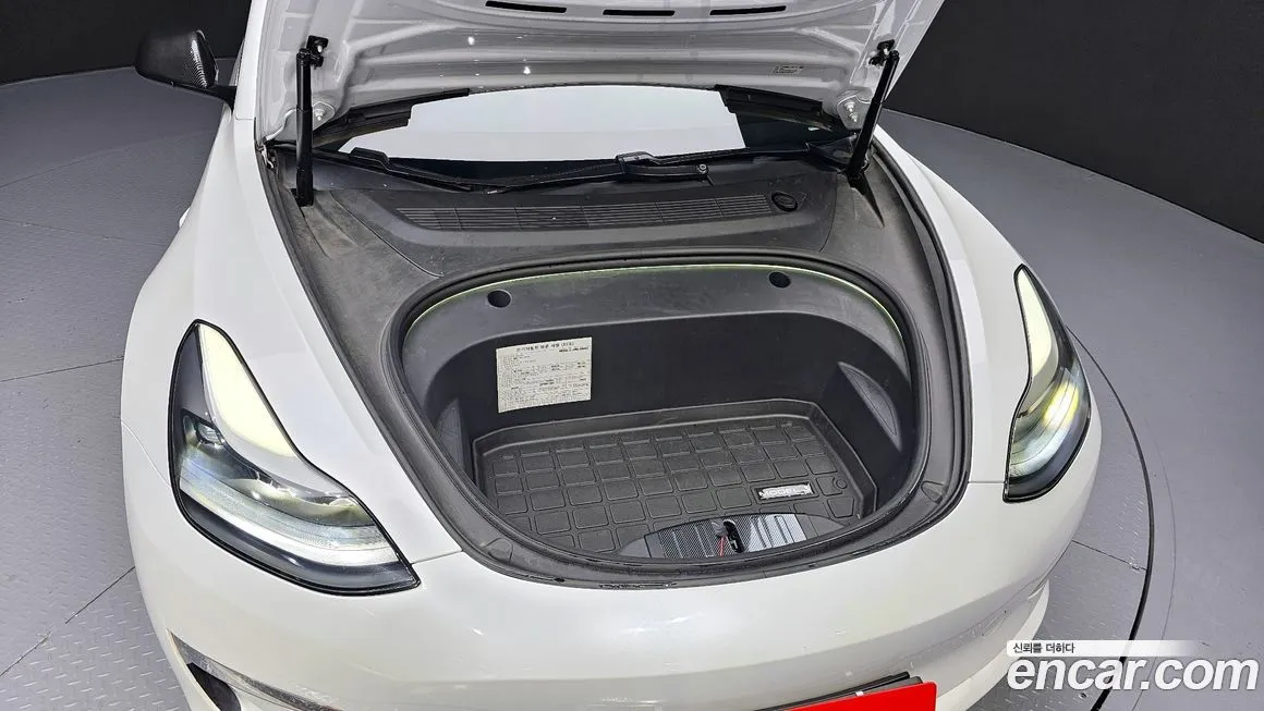 Tesla Model 3 — фото 8