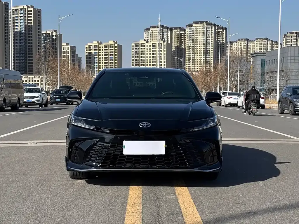 Toyota Camry — фото 5