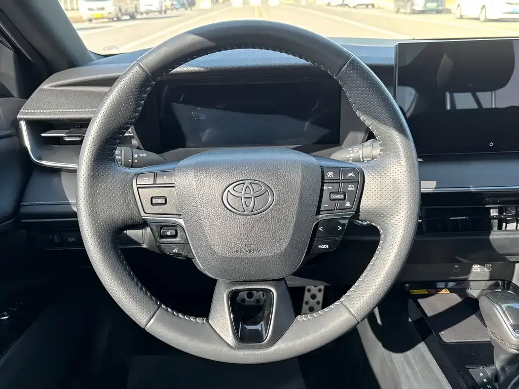 Toyota Camry — фото 4