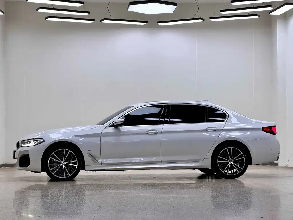 BMW 5 Series — фото 4