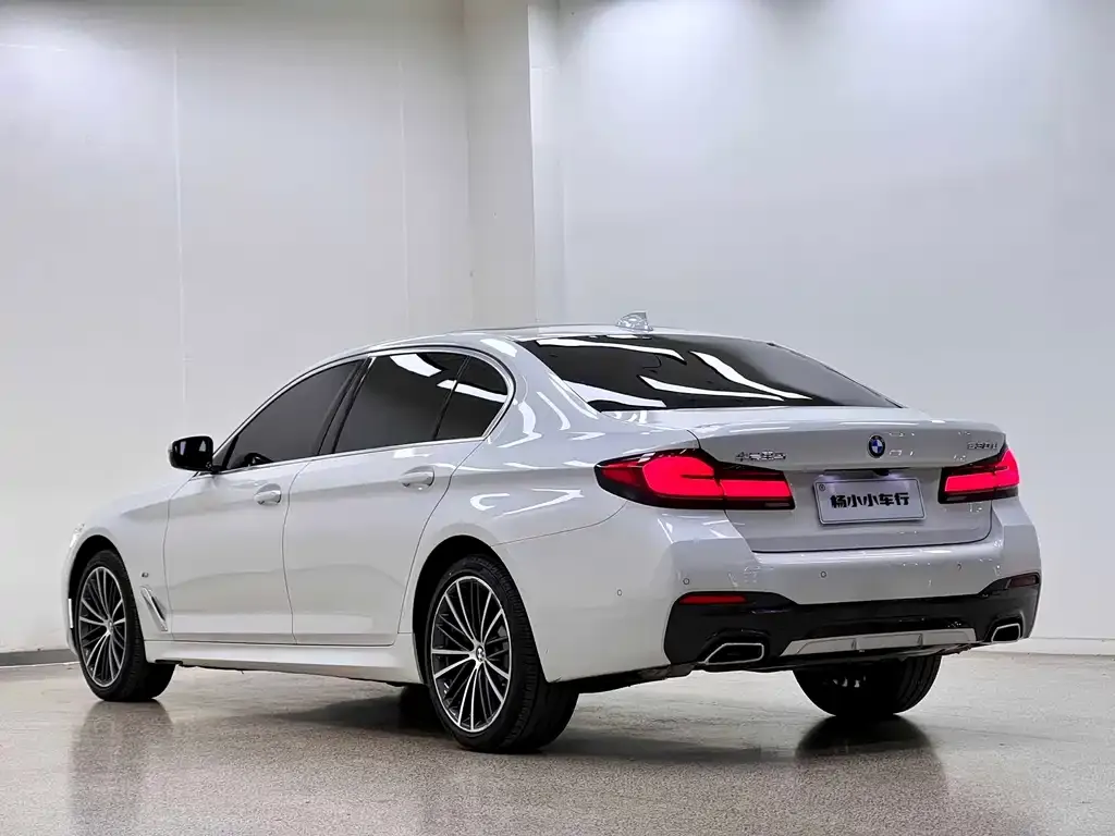 BMW 5 Series — фото 5