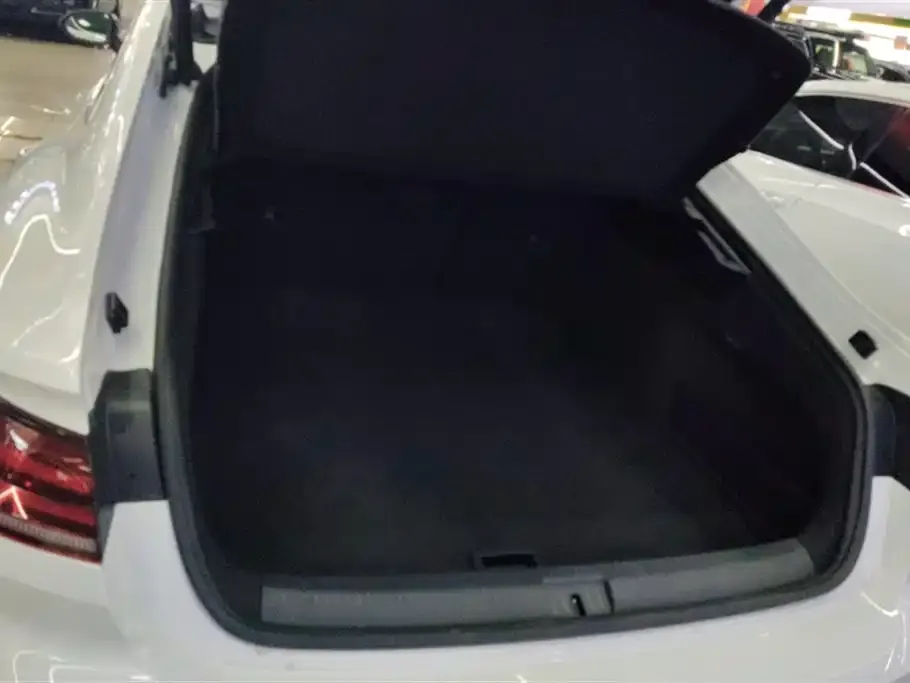 Volkswagen CC 2023 из CN, фото 3