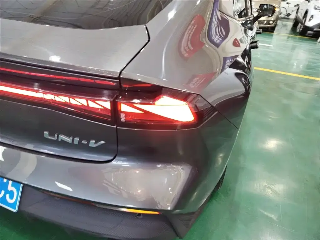 Changan UNI-V 2024 из CN, фото 5