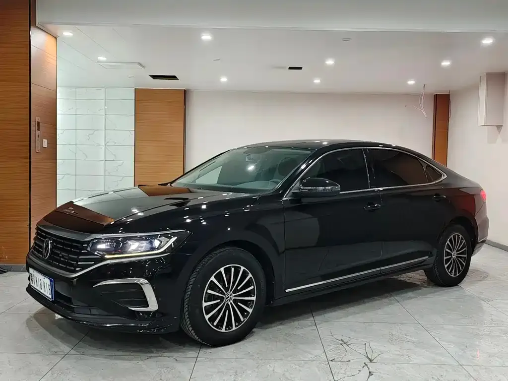 Volkswagen Passat — фото 1