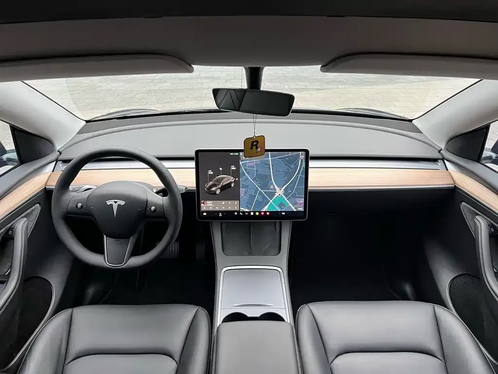 Tesla Model Y — фото 5