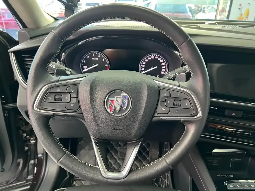 Buick Envision Plus — фото 4