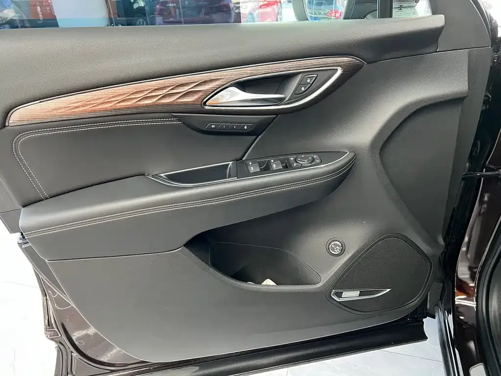 Buick Envision Plus — фото 2