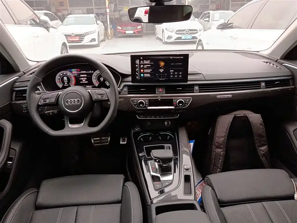 Audi A4L 2023 из CN, фото 10
