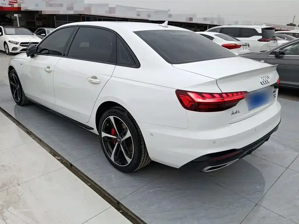 Audi A4L 2023 из CN, фото 9
