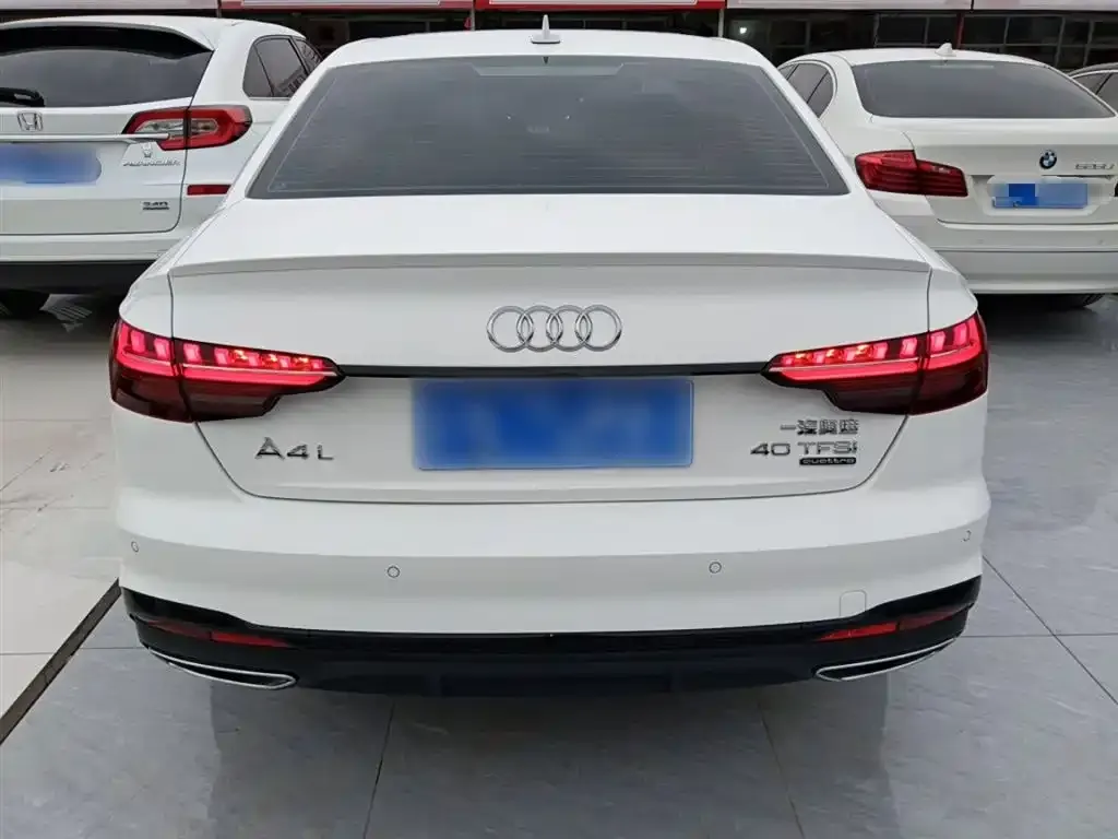 Audi A4L 2023 из CN, фото 3