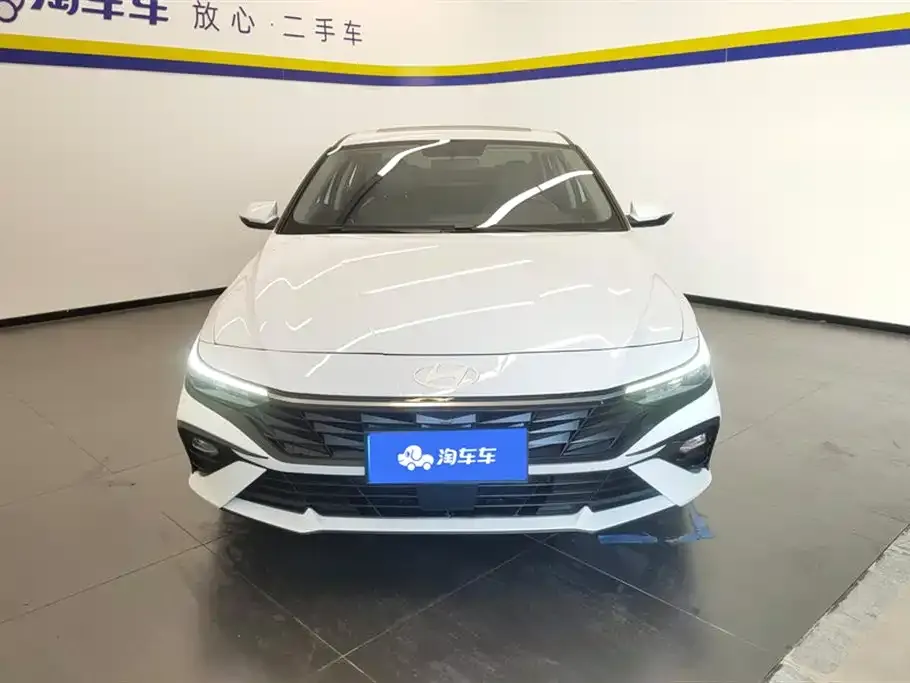 Hyundai Elantra — фото 2