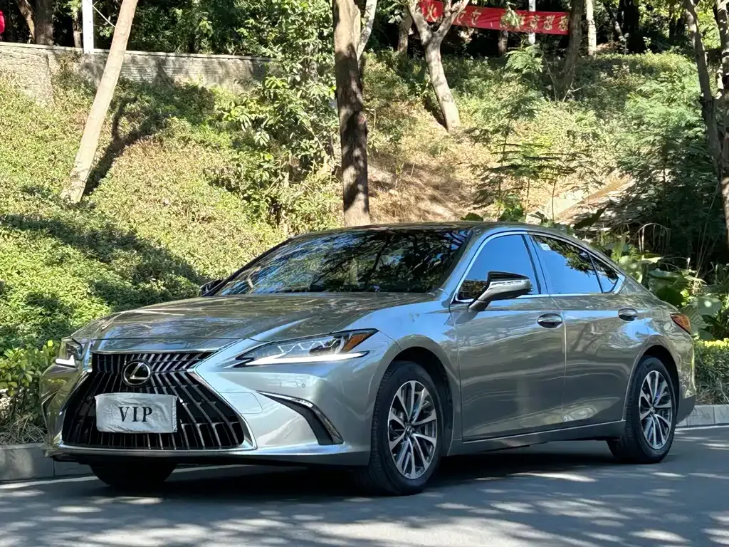 Lexus ES — фото 1