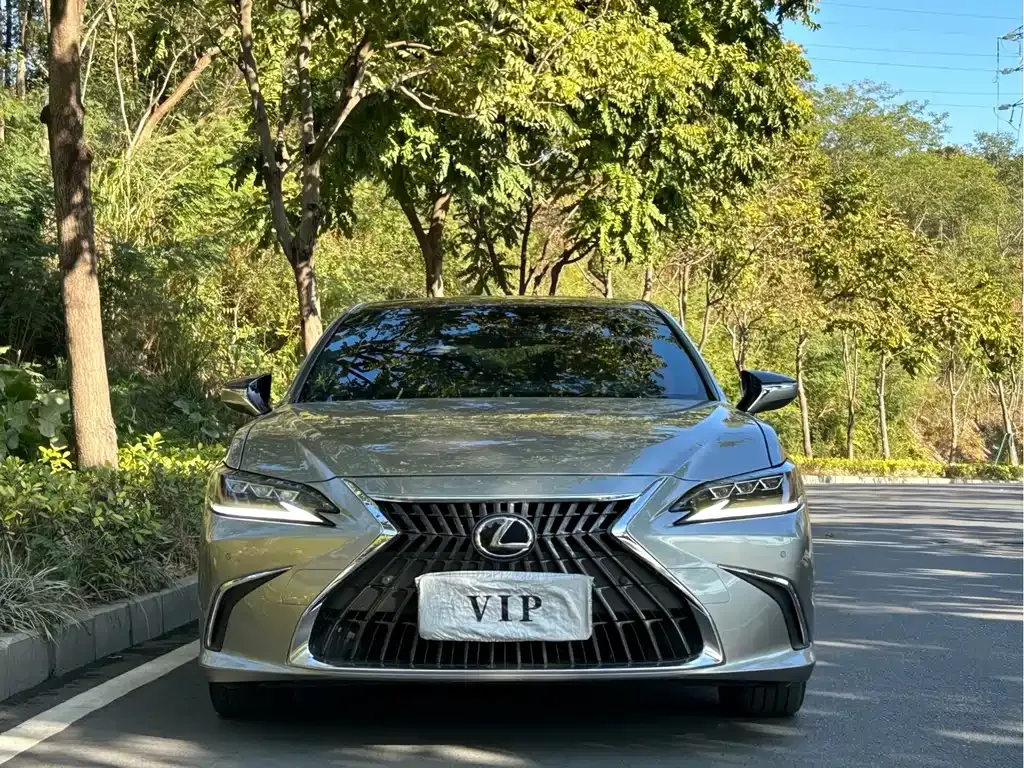Lexus ES — фото 10