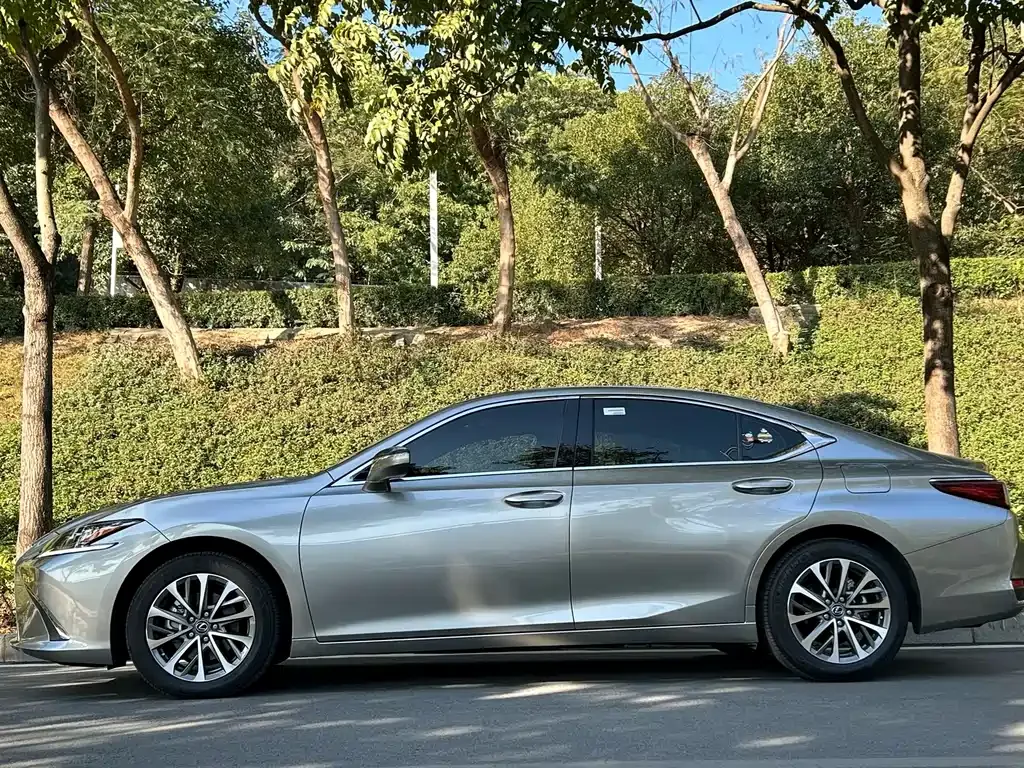 Lexus ES — фото 9