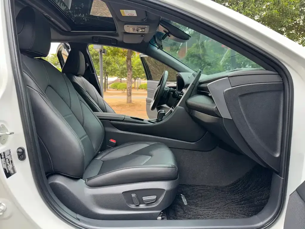 Toyota Avalon 2022 из CN, фото 2