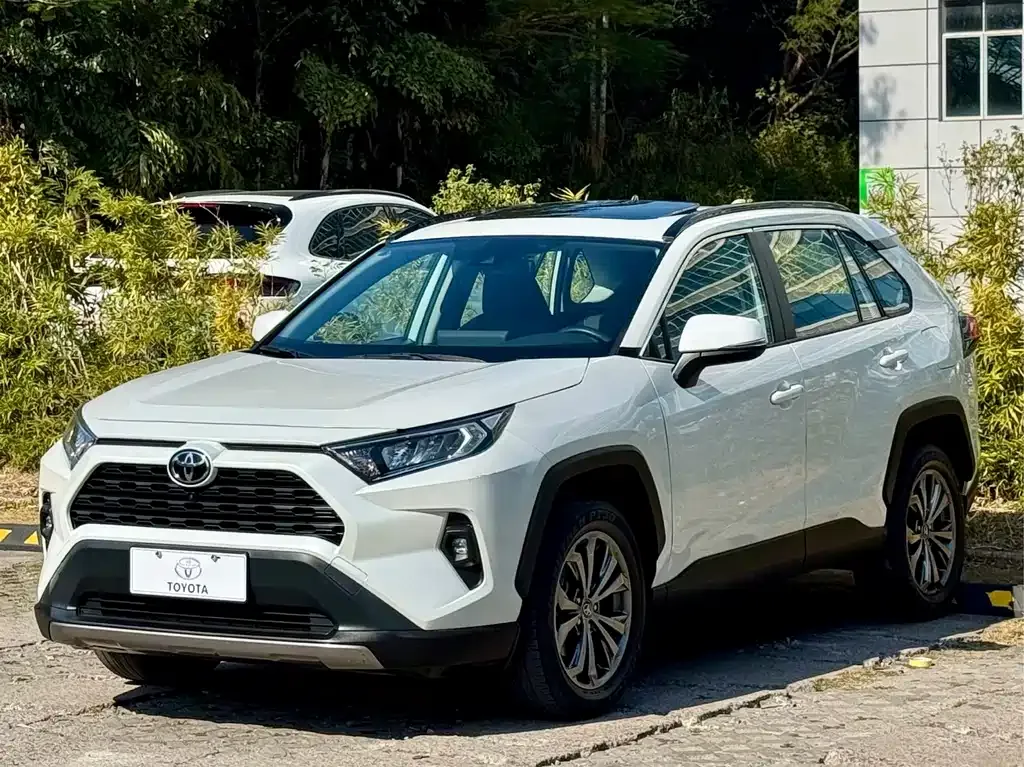 Toyota RAV4 — фото 1
