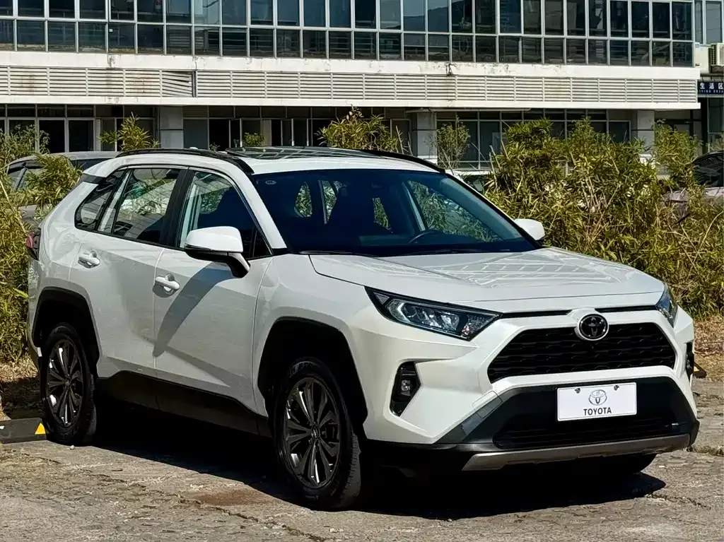 Toyota RAV4 — фото 8