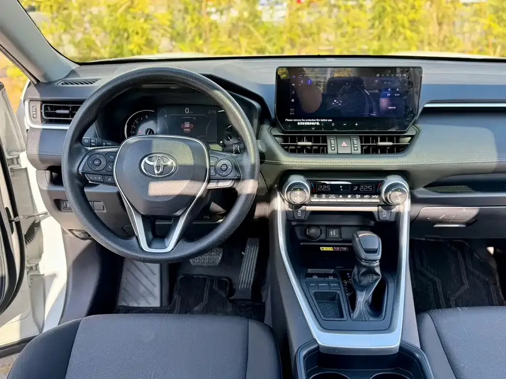 Toyota RAV4 — фото 9