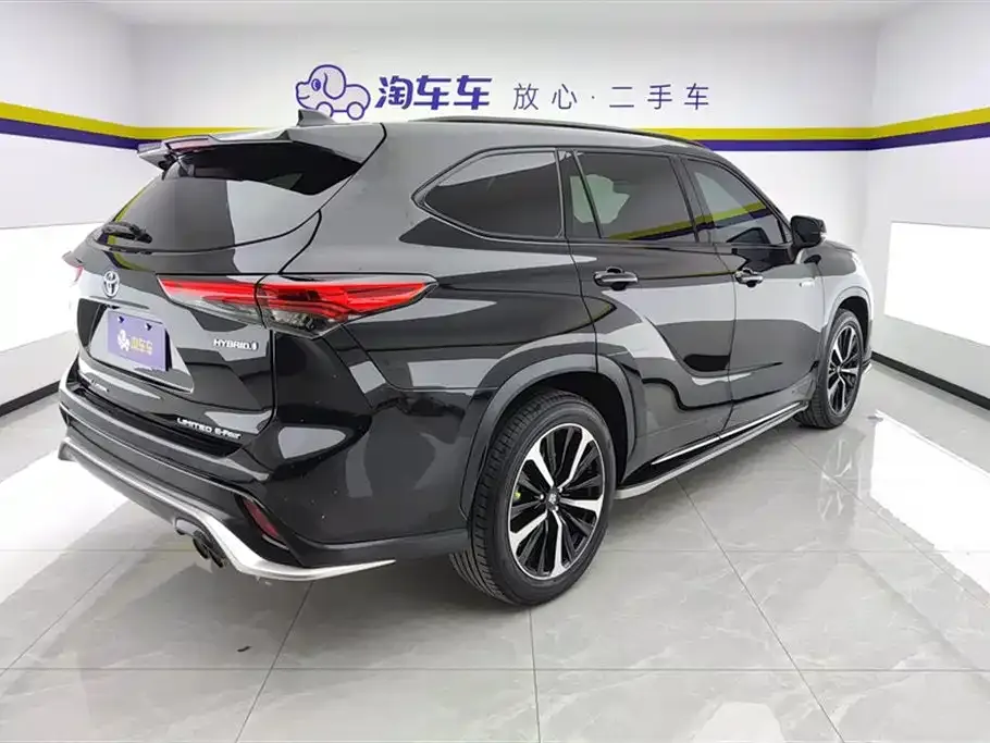 Toyota Crown Kluger 2023 из CN, фото 6