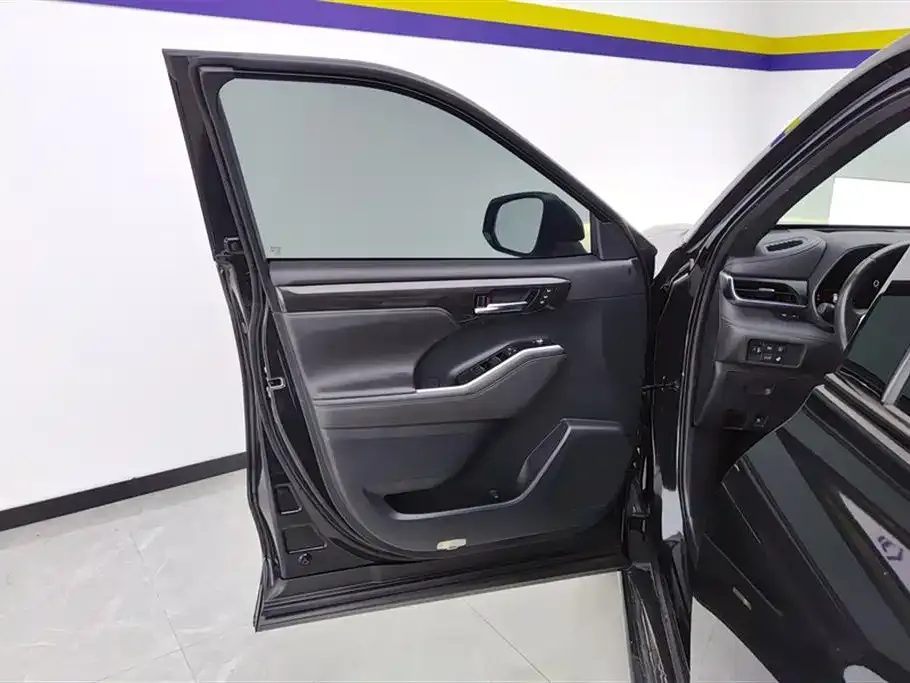 Toyota Crown Kluger 2023 из CN, фото 5