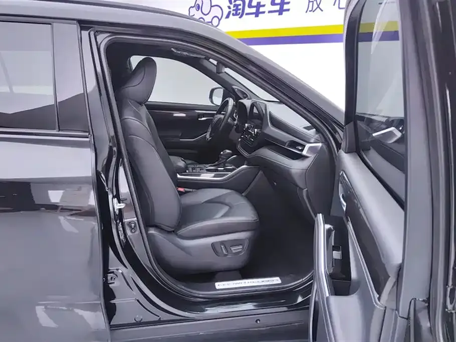 Toyota Crown Kluger 2023 из CN, фото 8