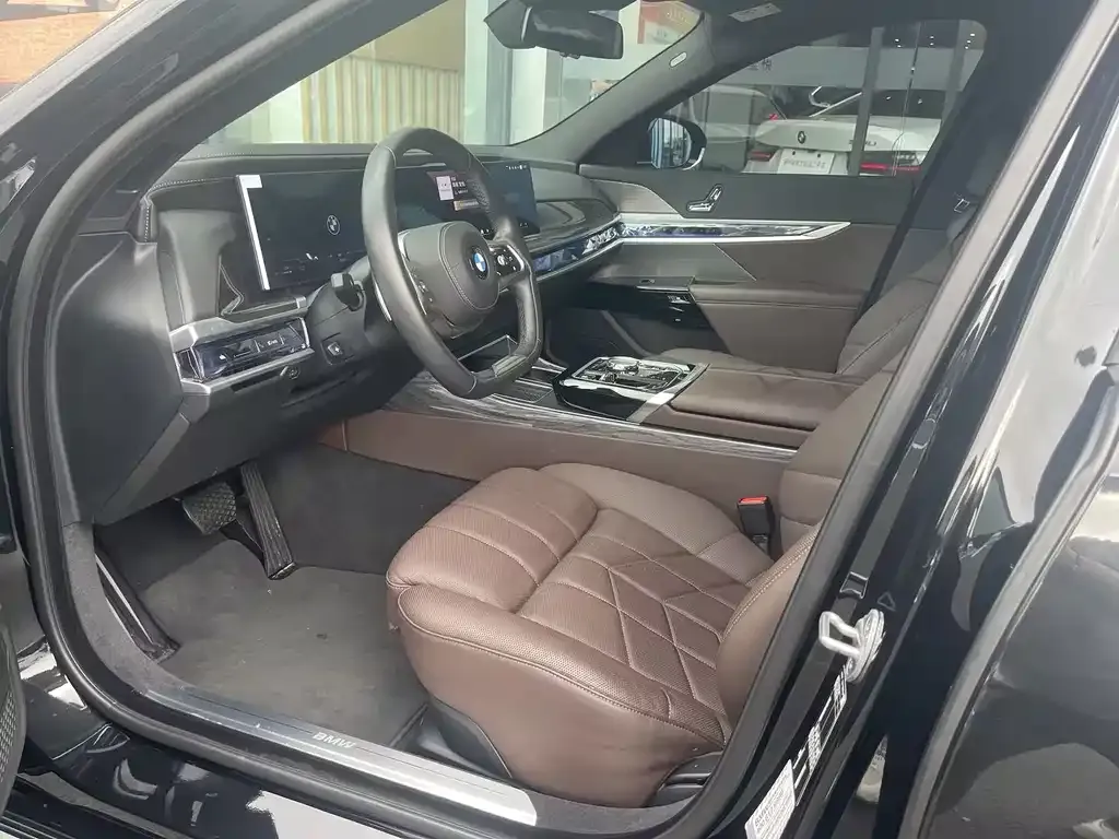 BMW 7 Series 2024 из CN, фото 2