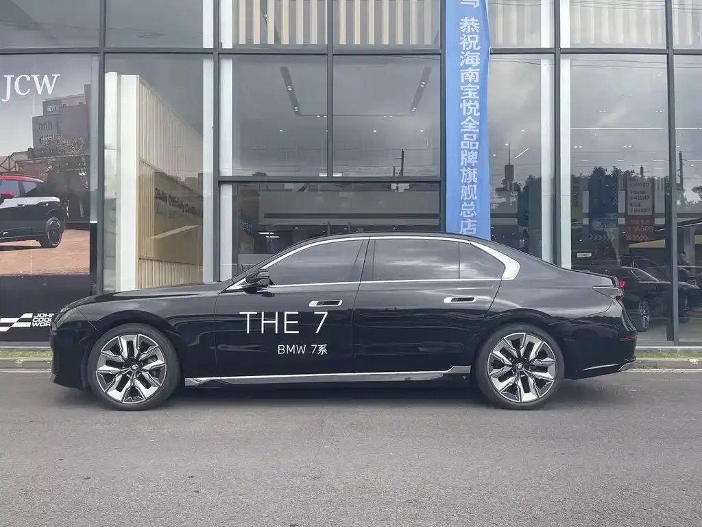 BMW 7 Series 2024 из CN, фото 8