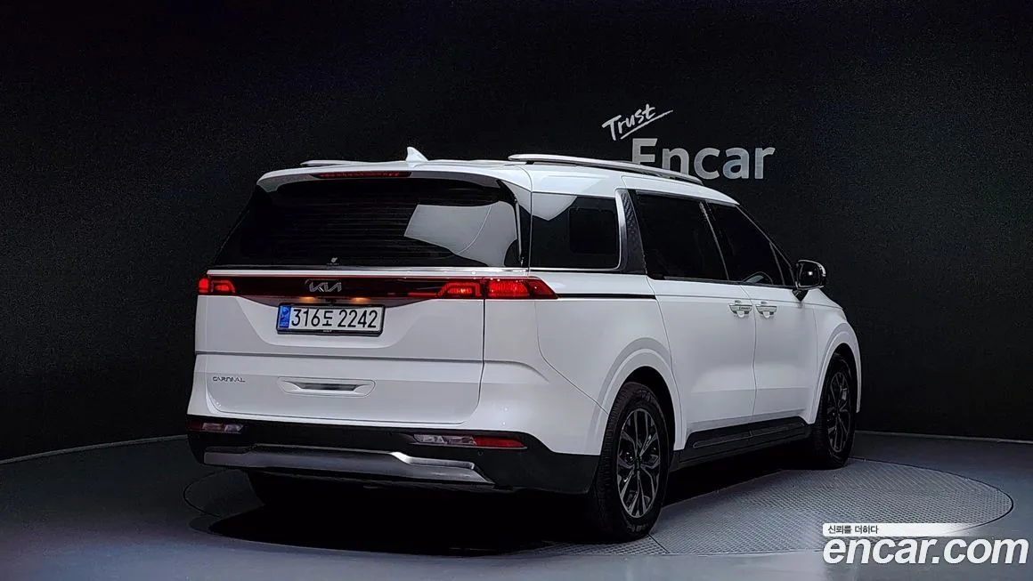 Kia Carnival — фото 3