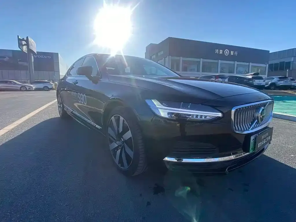 Volvo S90 PHEV 2025 из CN, фото 3