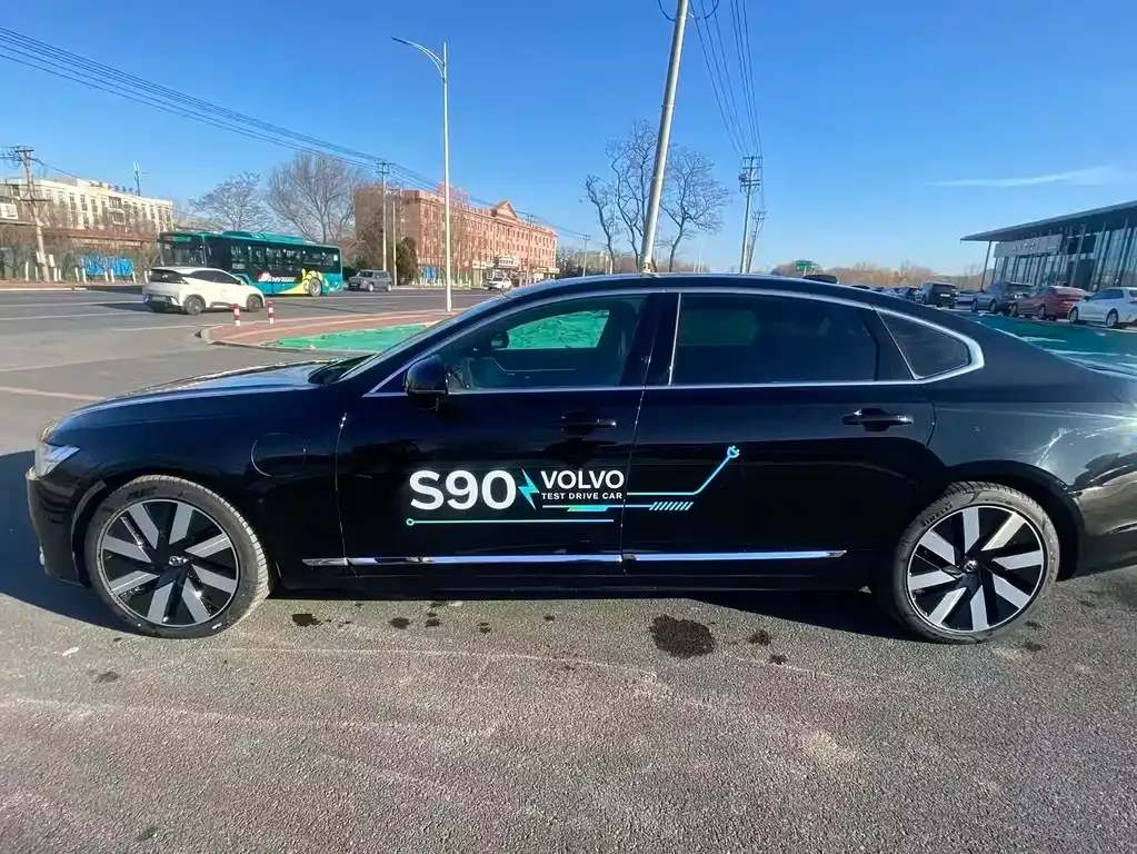 Volvo S90 PHEV 2025 из CN, фото 9