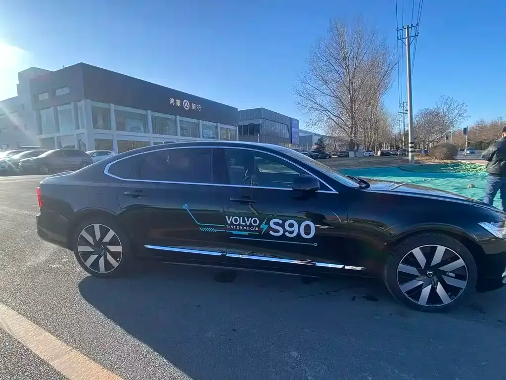 Volvo S90 PHEV 2025 из CN, фото 5