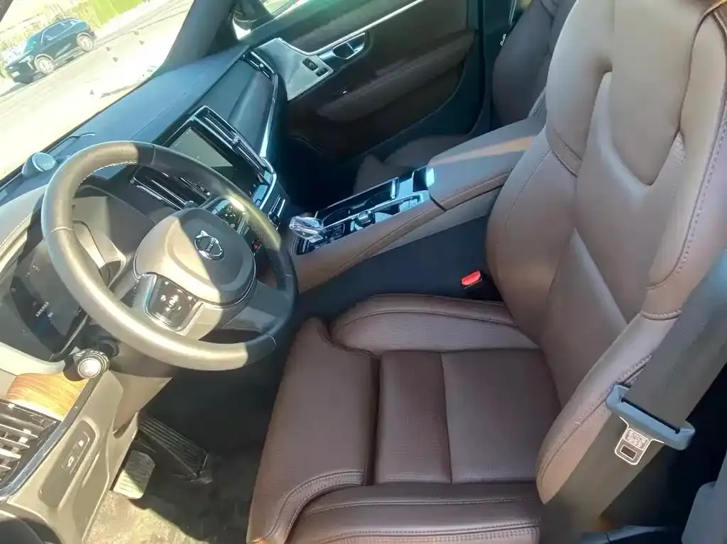 Volvo S90 PHEV 2025 из CN, фото 4