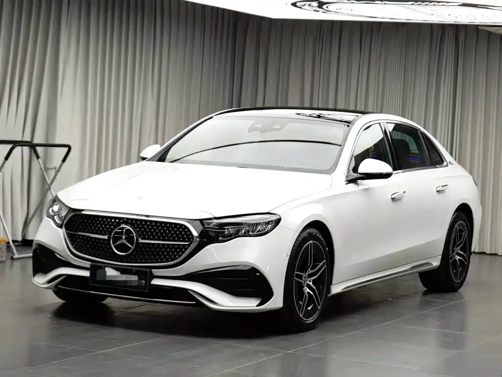 Mercedes-Benz E-Class — фото 1
