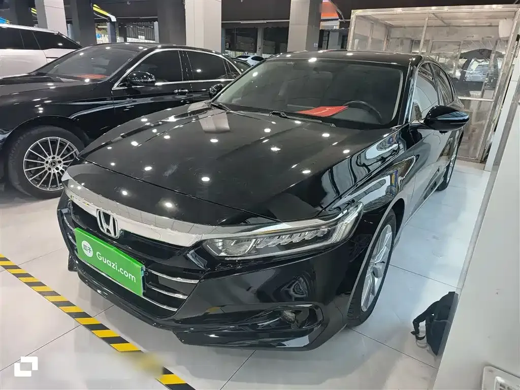 Honda Accord — фото 1
