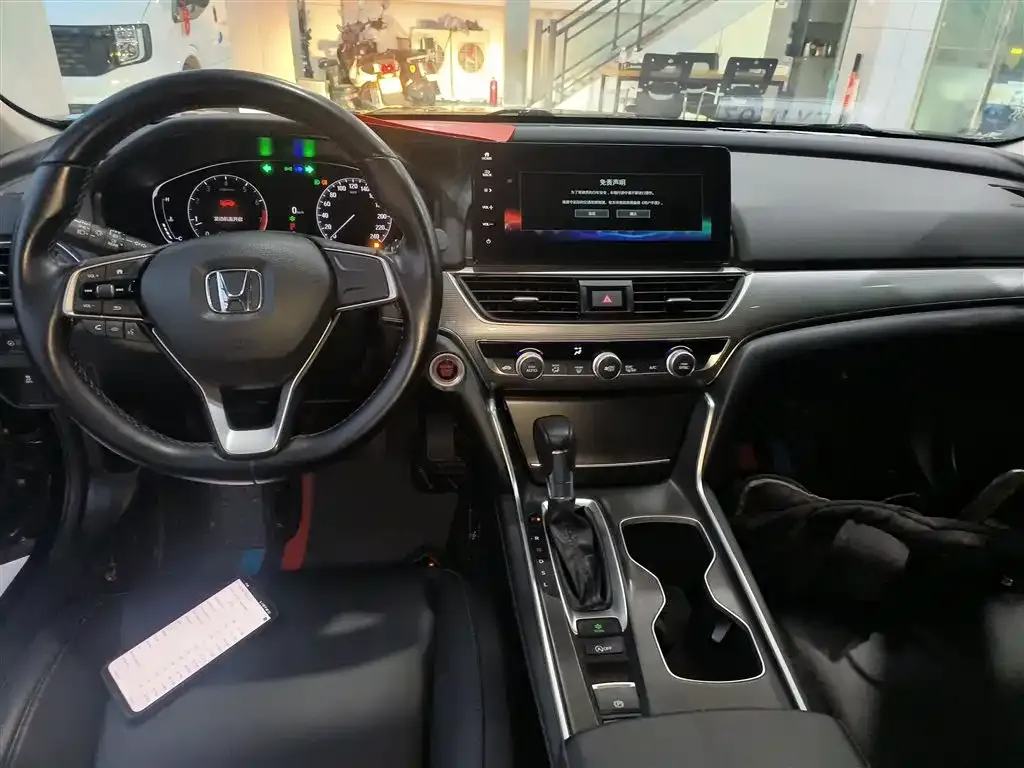 Honda Accord — фото 10
