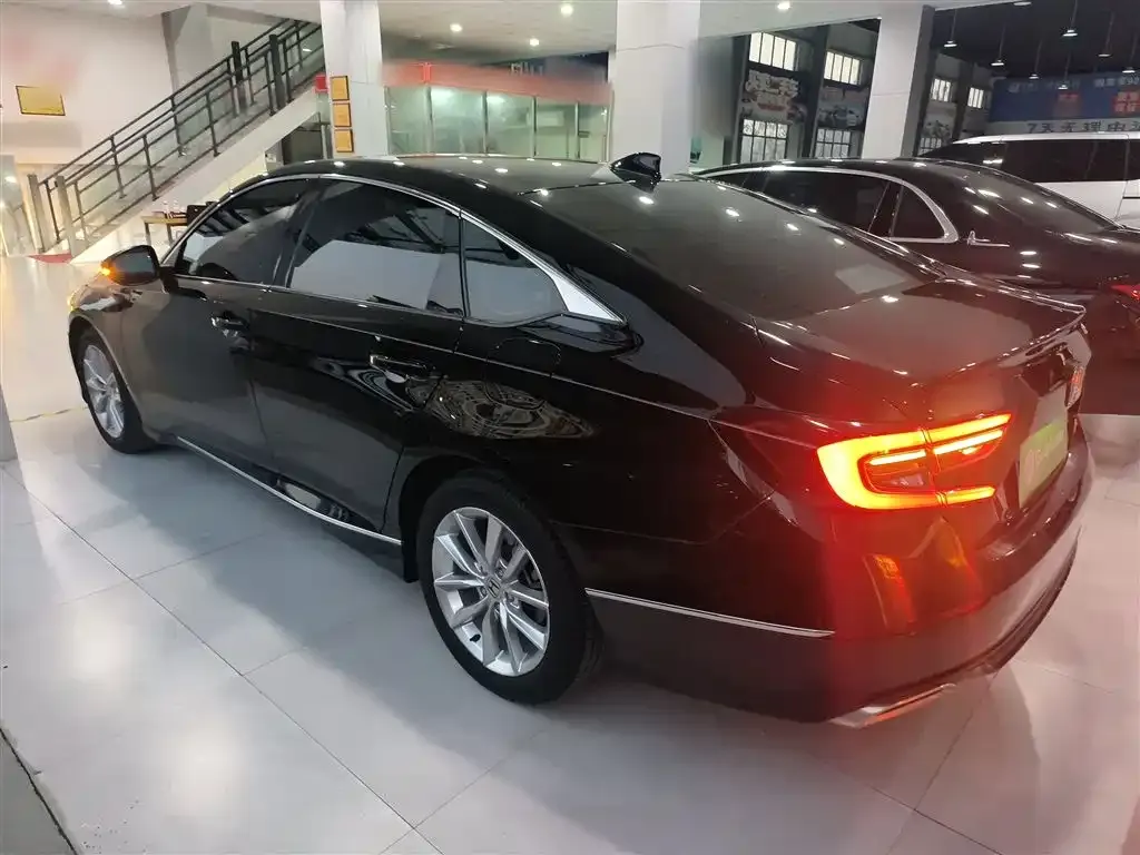 Honda Accord — фото 2