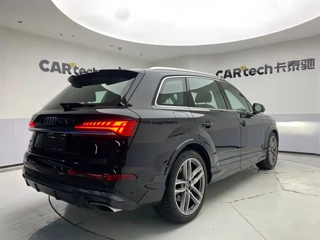 Audi Q7 — фото 10