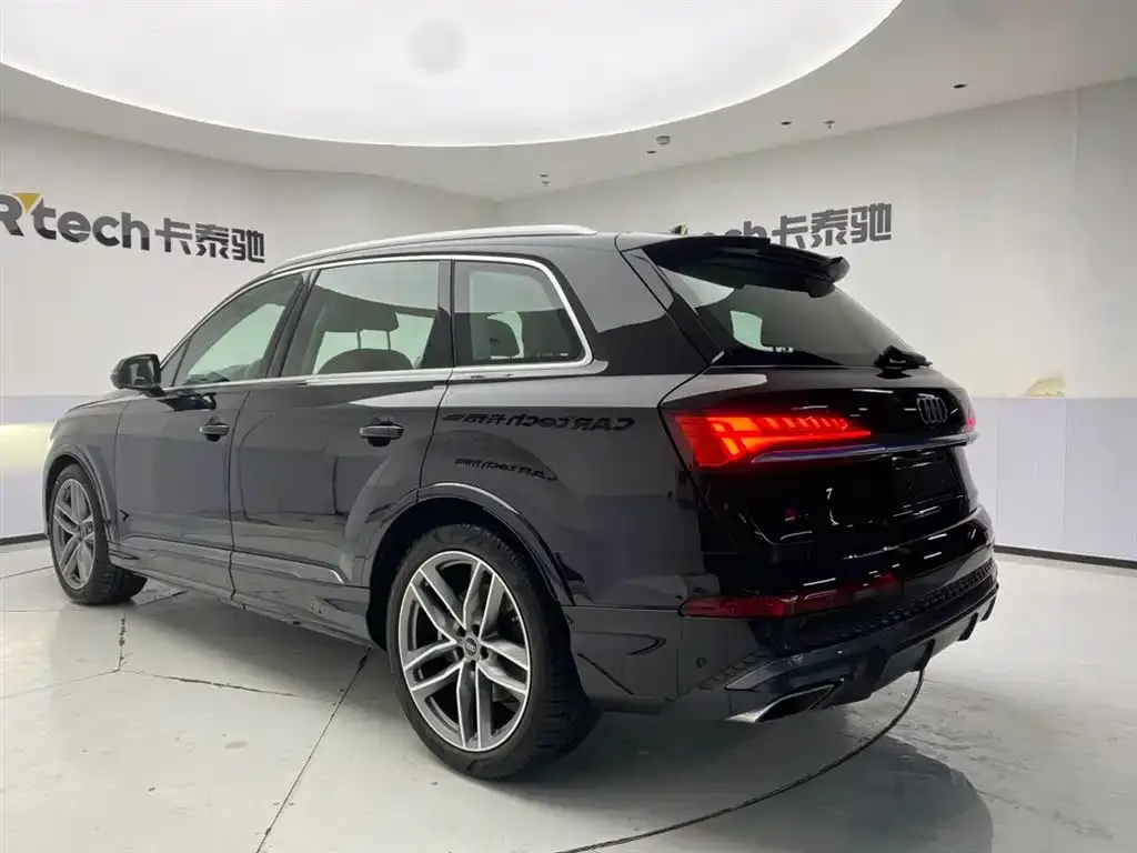 Audi Q7 — фото 9