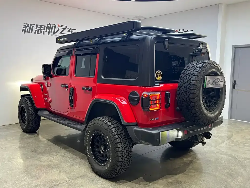 Jeep Wrangler PHEV — фото 10