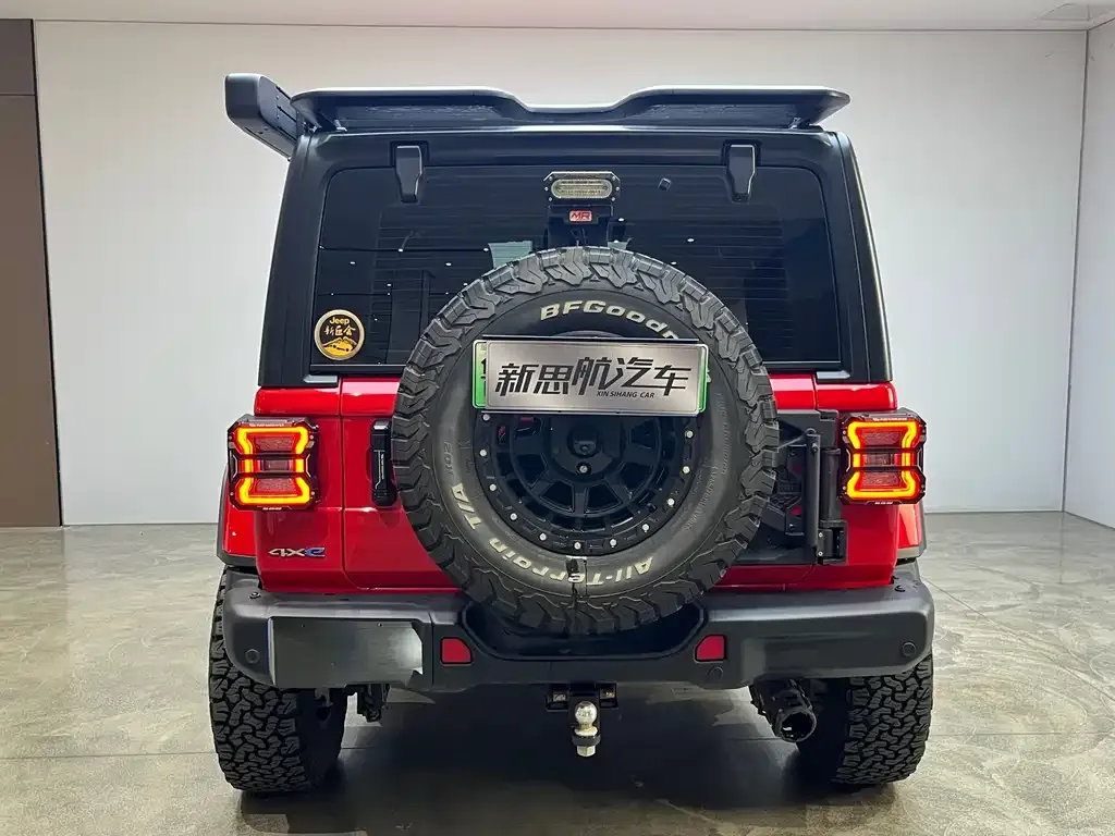 Jeep Wrangler PHEV — фото 6