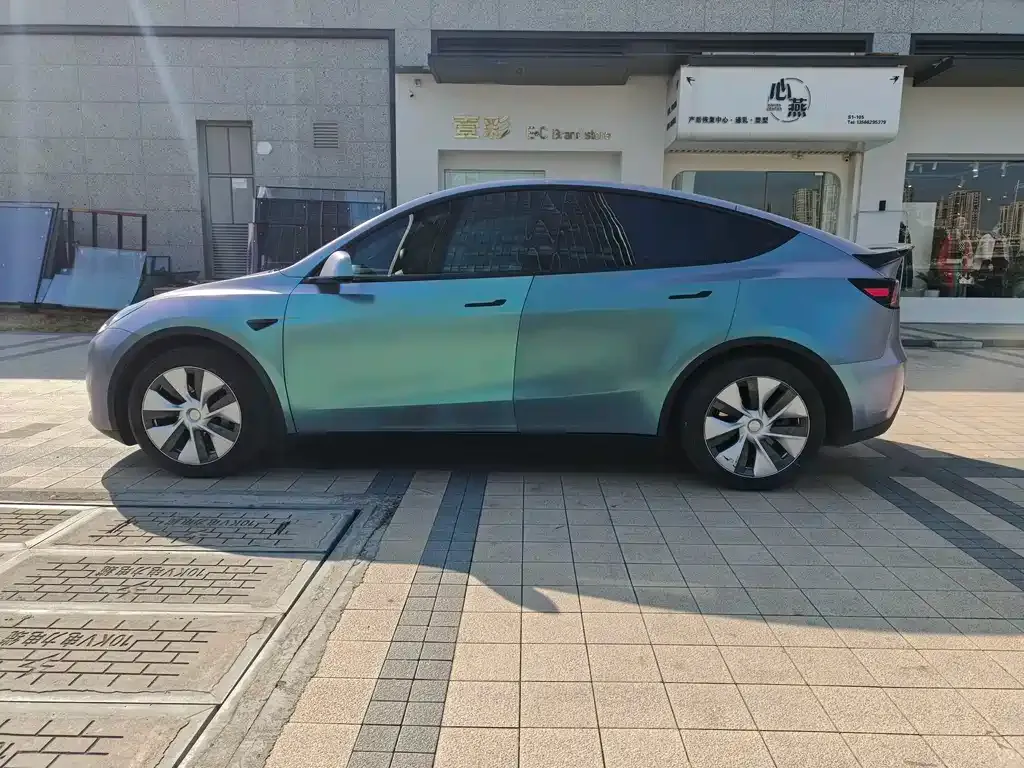 Tesla Model Y — фото 8
