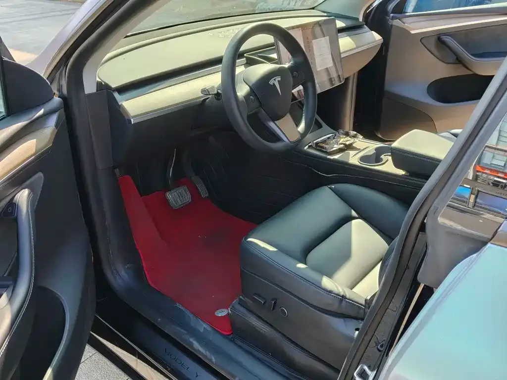 Tesla Model Y — фото 4