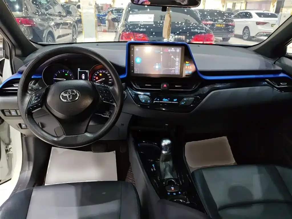 Toyota C-HR — фото 10