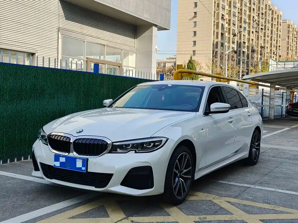 BMW 3 Series 2022 из CN, фото 1