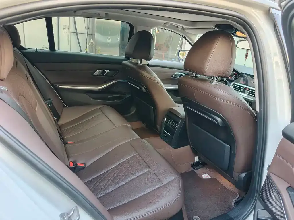 BMW 3 Series 2022 из CN, фото 10